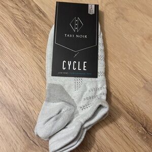 😀 Tavi Noir Cycle Low Rise Performance Socks - Gray
